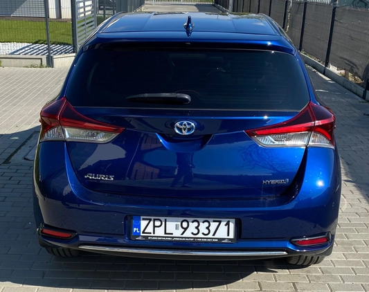 Toyota Auris cena 69300 przebieg: 155600, rok produkcji 2017 z Szczecin małe 79